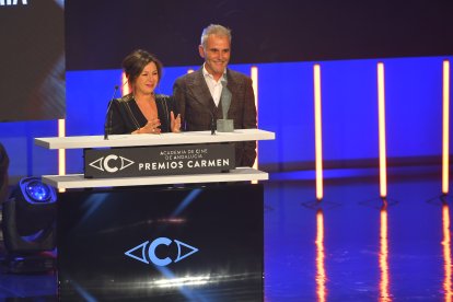 Yolanda Piña y Félix Terrero, con el Carmen a mejor maquillaje y peluquería por Modelo 77.