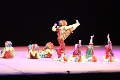 Los más pequeños en una actuación.