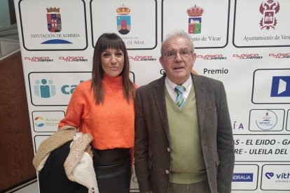 Vanesa Lidueña, concejala de Deportes de Vícar y Antonio Bonilla, alcalde de la localidad que será salida de la Clásica. 
