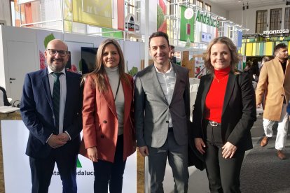 Francisco Álvarez, diputado de Promoción Económica, Rocío Sánchez, concejal de Presidencia de Roquetas, Ricardo Céspedes, director comercial de La Voz, y María Luisa Cruz, diputada Agroalimentaria.