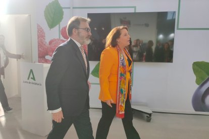 La consejera Carmen Crespo y el embajador de España en Alemania, Ricardo Martínez.