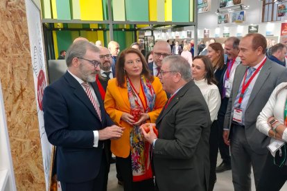 Visita a Vicasol del embajador y las autoridades.