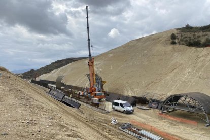 Obras para un falso túnel.