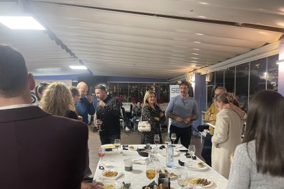 Cóctel, música y buena gente.