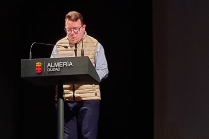 Pablo Cutillas, usuario de la Asociación, leyendo el manifiesto.