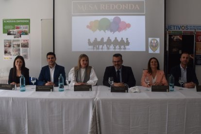 Representantes de diferentes hoteles, participaron en la mesa redonda.