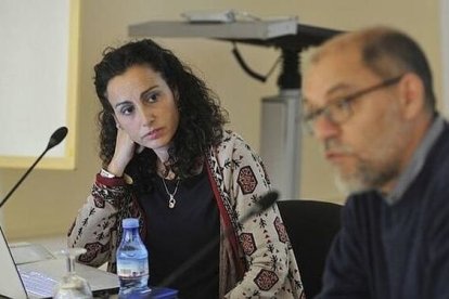 Doctora Gema Salinas (a la izquierda). Investigación, ciencia y salud.