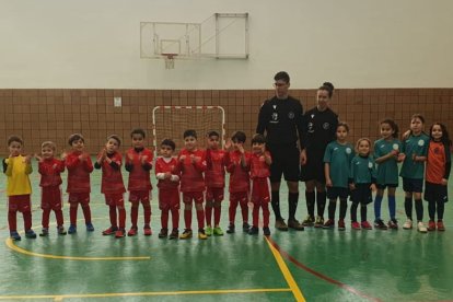 Dalías y Federico García Lorca saludan en la pista.