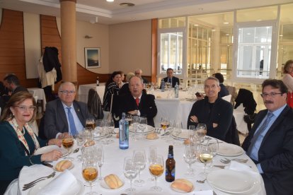 Abogados asistentes al almuerzo.