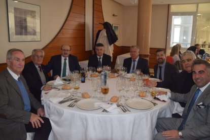 Pedro Alías, José Pascual Pozo, Lucas Soria, Juan Francisco Nuñez y otros asistentes.