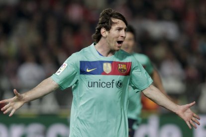 Messi marcó tres goles y se llevó el balón.