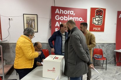 La votación se lleva a cabo en la sede de la calle Horno de la capital.