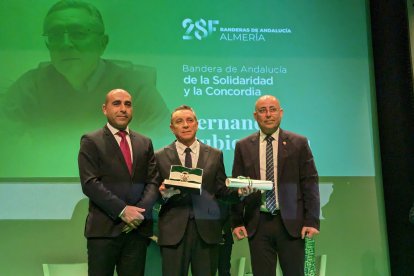 Fernando Rubio, ha recibido la Bandera de Andalucía de la Solidaridad y la Concordia.