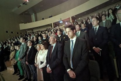 Representantes de las Fuerzas y Cuerpos de Seguridad, parlamentarios, diputados provinciales, el secretario general de la Subdelegación de Almería y autoridades militares y civiles de la provincia.