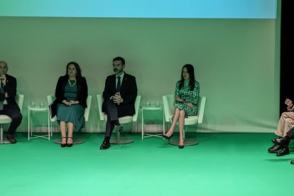 El alcalde de Huércal.Overa, la consejera de Agricultura, el consejero de Sostenibilidad y la delegada del Gobierno de Andalucía en Almería han presidido el acto.