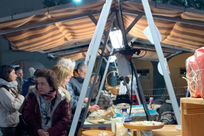 Hasta casi el cierre por la noche la afluencia a los puestos está siendo nutrida.