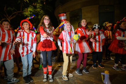 Participantes de todas las edades en el Carnaval de Almería.