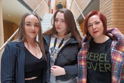 Paula Santiago, Claudia Fernández y Loli Yétor.