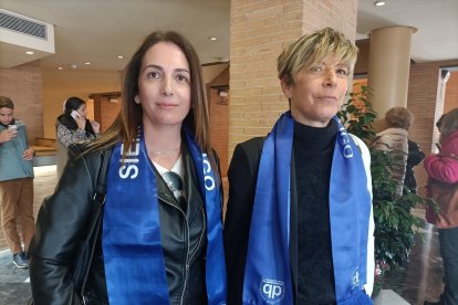 Encarni Castejón y Angus del Árbol, del club de fans de Bisbal.