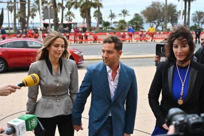 David Bisbal y Rosanna Zanetti, con la alcaldesa, María del Mar Vázquez.