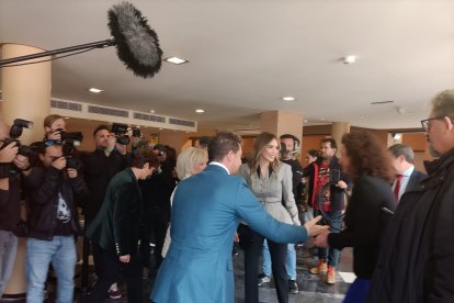 Con Rosanna Zanetti y su madre, María Ferre, saludando a la alcaldesa.