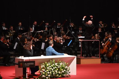 La actuación de la OCAL, un magnífico inicio del acto de homenaje.