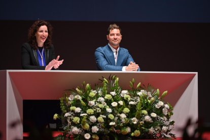 La alcaldesa, Maria del Mar Vázquez, y David Bisbal, preparados para el inicio del acto.