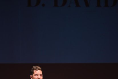 David Bisbal aplaude en un momento del acto.