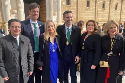 Parlamentarios almerienses del PP con Crespo, también parlamentaria, y Pacheco, ambos consejeros.