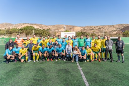 Foto de familia en un día muy especial en la Ciudad Deportiva de Los Ángeles.