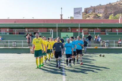 La salida al campo de los dos equipos en la Ciudad Deportiva de Los Ángeles.