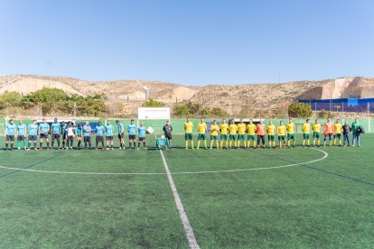 Foto de familia en la previa del IX Homenaje a Pepe Asensio.