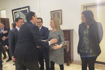 Saludos al equipo de Gobierno de la Diputación.