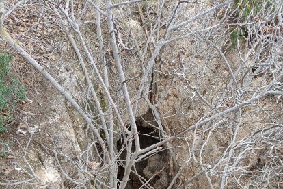 Fractura del terreno sobre la que nace la cantera de lapis especularis