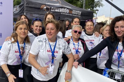 Segunda desde la izquierda, María Ángeles Cayuela, Medalla de Andalucía.