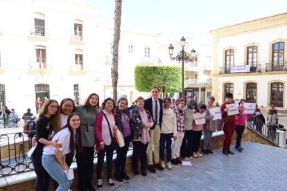 Alumnos de instituto, mayores y Asprodalba participaron en Vera.