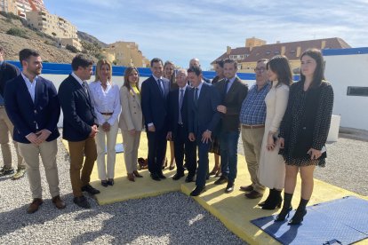 Foto de familia con el equipo de Gobierno del Ayuntamiento de Roquetas de Mar.