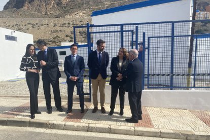 Esperando al jefe del Ejecutivo andaluz.