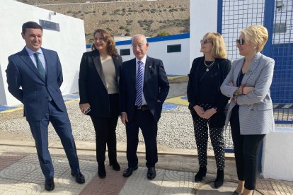 En el centro, el alcalde anfitrión, Gabriel Amat.