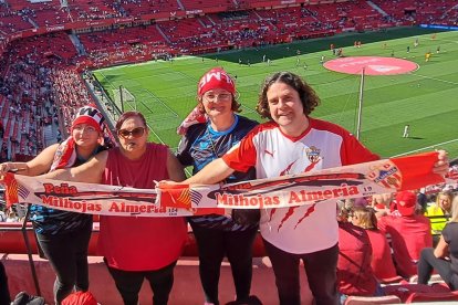 Aficionados del Almería en Sevilla.