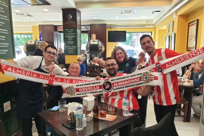 Calentando motores antes del Sevilla-Almería.