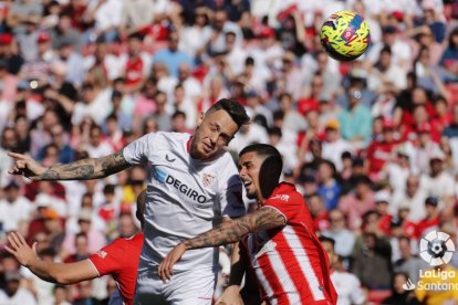 Chumi en una jugada del partido.