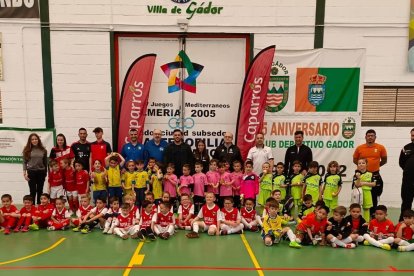 La foto de familia de los bebés en Gádor.