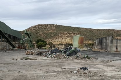Vista general de la zona quemada por el incendio