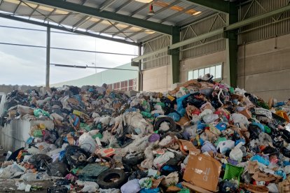 Basura esperando a ser depositada en el recorrido