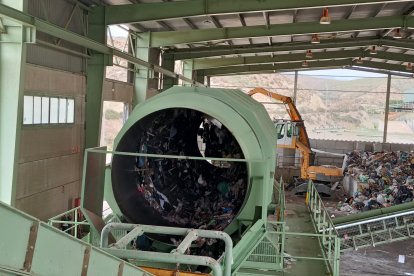 Tromel en el que se realiza la primera separación de residuos