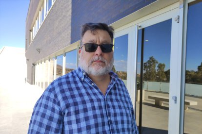 Alfredo Casas, como todos, estaba muy emocionado en el Tanatorio Sol de Portocarrero.