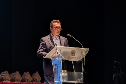 José Antonio Salinas, primer ponente.