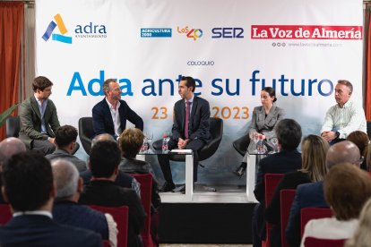 Los participantes en la mesa redonda.