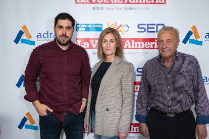 Antonio Sánchez, Isabel Fernández, de Capi La Curva, y Manuel Fernández.